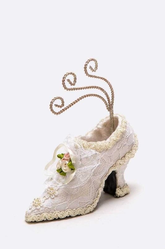 Laced Shoe Jewelry Display0_03e76b3f-f91b-44fb-af44-807b7e8487cb.jpg