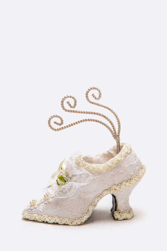 Laced Shoe Jewelry Display0_ee1b2dd8-5564-4ef4-bcf8-09425511bc4a.jpg