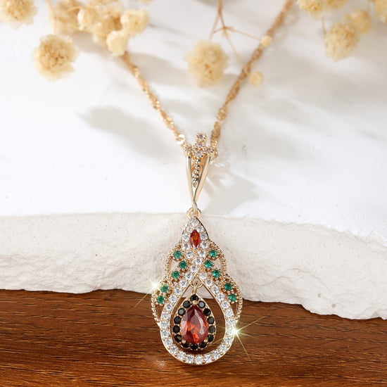 Pomegranate Red Black Diamond Emerald Vakarufalhi Sweet Elegant Necklace
