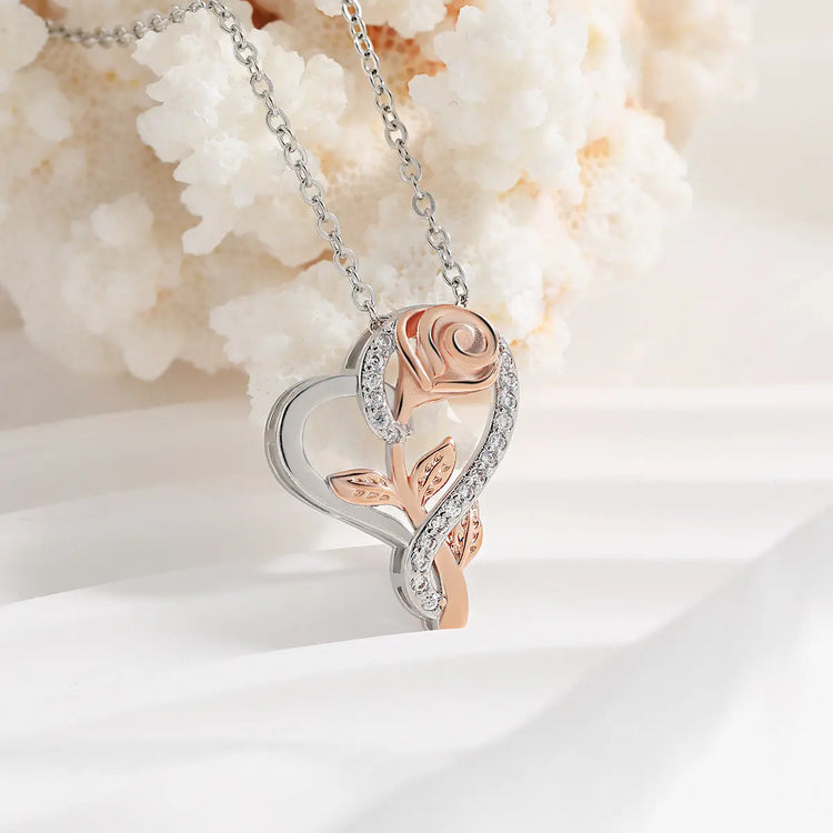 Heart-shaped rose necklace - The Aurora Touch