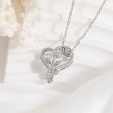 Heart-shaped rose necklace - The Aurora Touch
