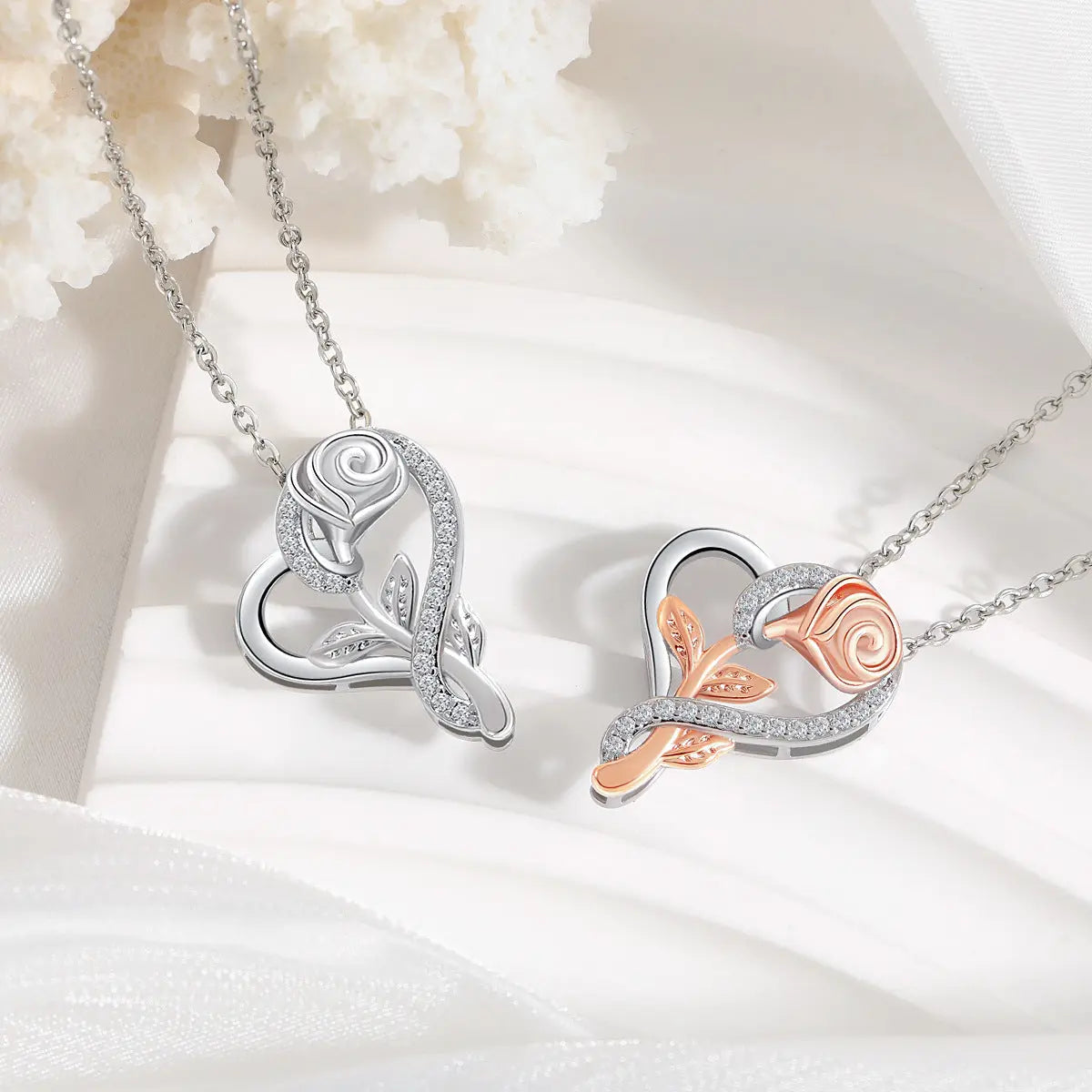 Heart-shaped rose necklace - The Aurora Touch