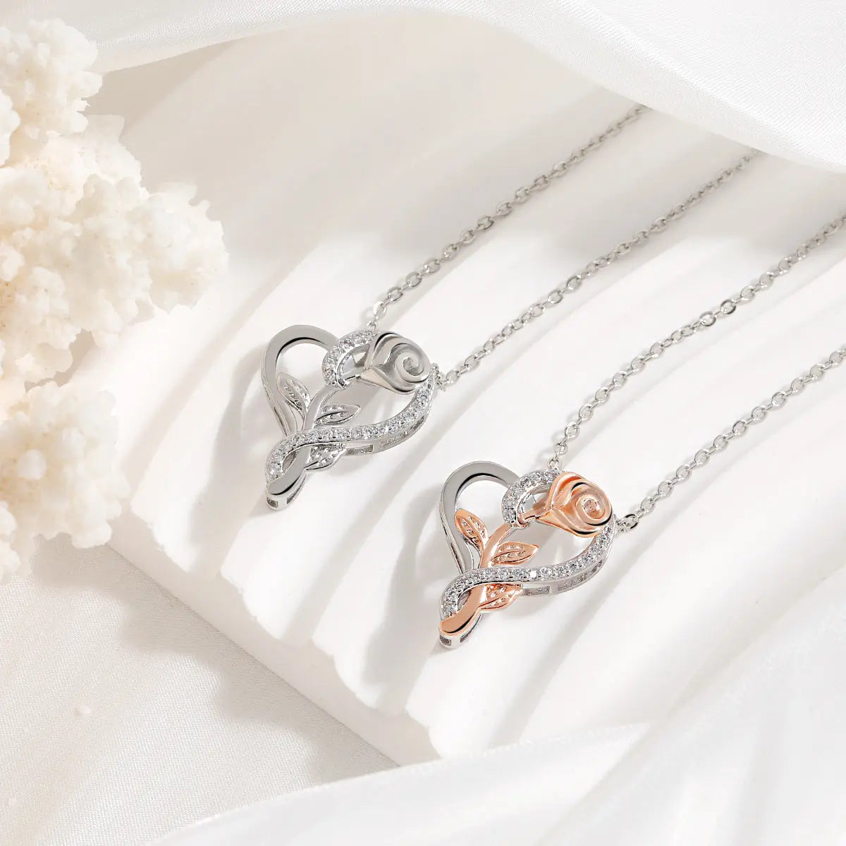 Heart-shaped rose necklace - The Aurora Touch